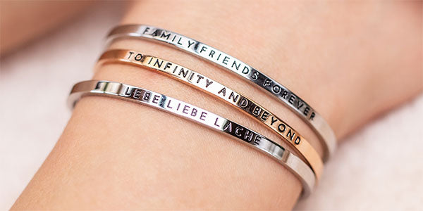Simple Pledge Schmuck am Handgelenk