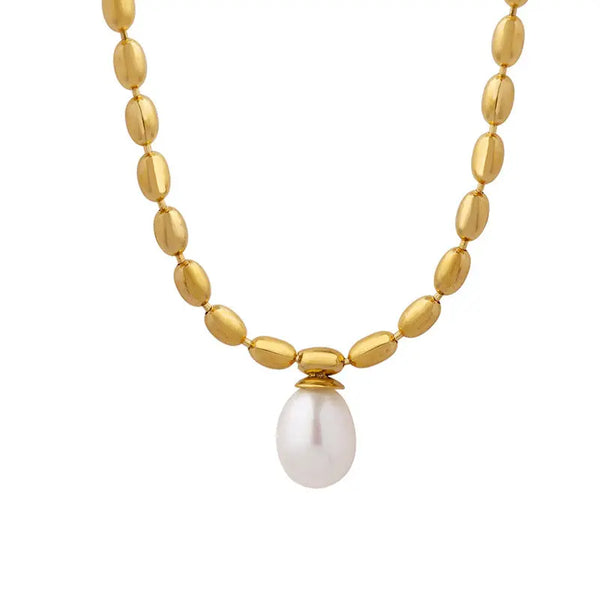 Amira necklace with pearl pendant