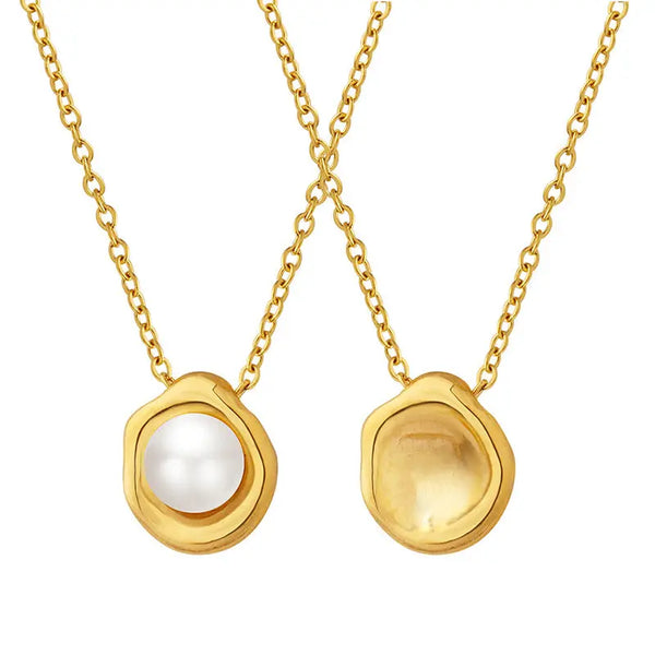 Juna necklace with pearl pendant