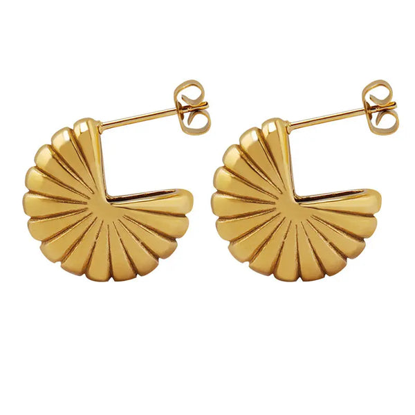 Lucy shell-shaped earrings