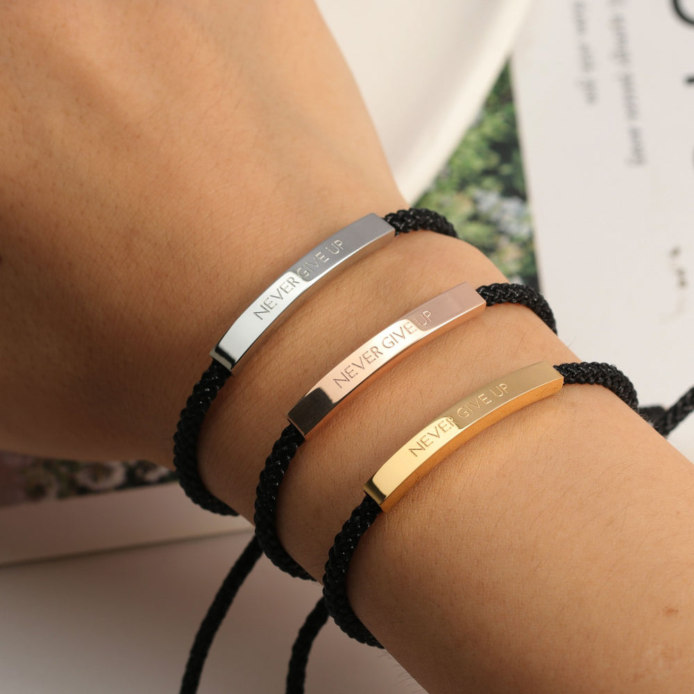 Simple Pledge Schmuck am Handgelenk
